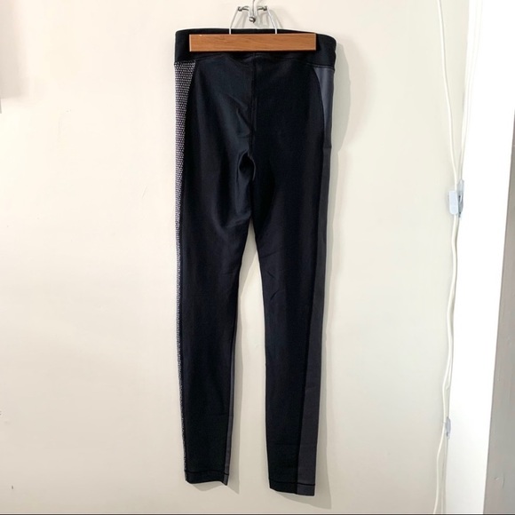 GOOD CONDITION UNDER ARMOUR HEAT TECH LEGGINGS - Picture 3 of 5